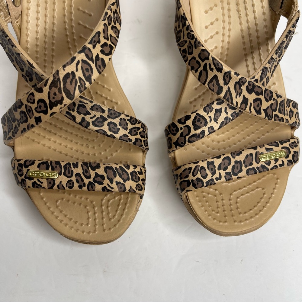 Crocs Cyprus IV Leopard Animal Print Heel Sandals Size 7 Tan Brown Rare Comfort - Picture 5 of 15